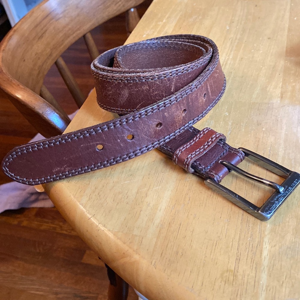Belt Brown color LEVI’S brand size 42/105 leather pre-owned still good condition